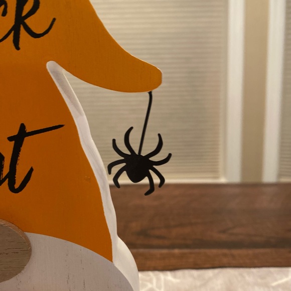 Trick or Treat Gnome & Give Thanks Gnome Signs - Picture 6 of 16